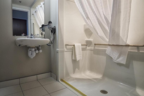 Microtel Inn & Suites by Wyndham Sault Ste. Marie image 15